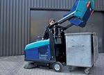 Spazzatrici manuali e spazzatrici con aspirazione Per superfici pulite - dentro e fuori - Wetrok AG
