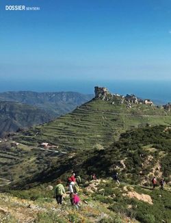 DOSSIER sentieri - Terre di Mezzo Editore